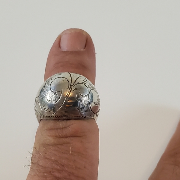Vintage Sterling Silver Floral Engraved Design Ring Size 7 - Picture 3 of 4